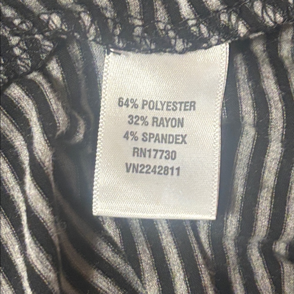 EUC Black and Gray Top - Picture 8 of 9